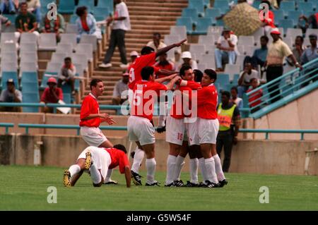 24-JAN-96 ... Südafrika – Ägypten. Ägypten feiert ein Tor von Ahmed El Kas, die Sieg über Südafrika und einen Platz im Viertelfinale des African Cup of Nations verdient Stockfoto