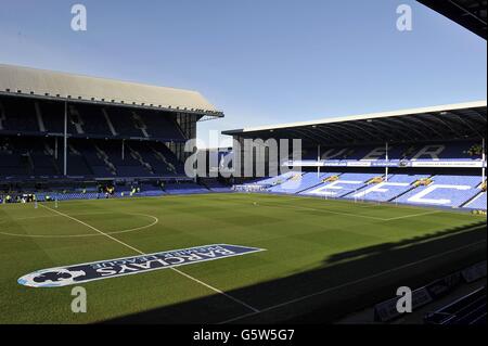 Eine allgemeine Ansicht der Beschilderung der Barclays Premier League auf dem Spielfeld in einem leeren Goodison Park, vor dem Spiel gegen Aston Villa Stockfoto