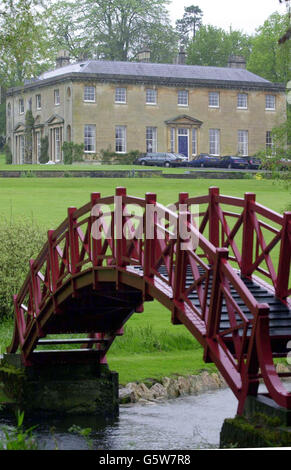 Combe Hay, Bath, Somerset, an dem Tag, an dem der Verkauf gestartet wurde. Das georgianische Herrenhaus, das der Familie hinter den Konfitüren James Robertson und Söhne gehörte, wird nach dem Tod der Besitzerin Barbara Robertson für mehr als 6 Millionen auf dem freien Markt verkauft. * und wird als eines der perfektesten Landhäuser seiner Zeit beschrieben. Das denkmalgeschützte Gebäude befindet sich in einer 250 Hektar großen Parklandschaft mit eigenem See und kleinem Fluss. Der Verkauf umfasst eine reetgedeckte Eingangslodge und drei weitere Häuser. Stockfoto