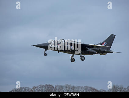 D-BD Alpha Jet (98 + 71) MoD/AFD/QuinetiQ, Boscombe Down ankommenden RAF Lossiemouth Moray. SCO 10.540. Stockfoto