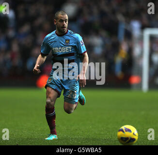 Fußball - Barclays Premier League - Aston Villa gegen West Ham United - Villa Park. Joe Cole, West Ham United Stockfoto