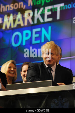 Der Londoner Bürgermeister Boris Johnson eröffnet heute den Handel an der Londoner Börse in London. ASSOZIATIONSFOTO. Bilddatum: Dienstag, 12 2013. Februar. Bildnachweis sollte lauten: Stefan Rousseau/PA Wire Stockfoto