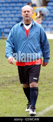 Keith Allen beim Music Industry Soccer Six-Fußballturnier auf dem Chelsea Stamford Bridge-Fußballplatz in London. Stockfoto