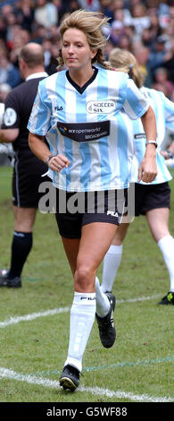 Penny Lancaster, Freundin des Sängers Rod Stewart, während des Fußballturniers Music Industry Soccer Six auf dem Chelsea's Stamford Bridge Fußballplatz in London. Stockfoto