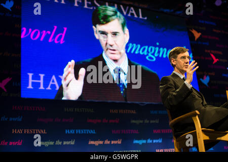 Jacob Rees-Mogg, britische Euroskeptiker Pro-Austritt-konservative Partei Politiker, MP für North East Somerset seit 2010 das Hay-Festival der Literatur und Kunst, Hay on Wye, Powys, Wales UK, Sonntag, 5. Juni 2016 Stockfoto