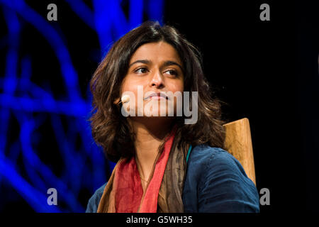 Munira Mirza, ehemalige stellvertretende Bürgermeisterin für Bildung und Kultur von London unter Boris Johnston.  Das Hay-Festival der Literatur und der Künste, Hay on Wye, Powys, Wales UK, Sonntag, 5. Juni 2016 Stockfoto