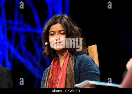 Munira Mirza, ehemalige stellvertretende Bürgermeisterin für Bildung und Kultur von London unter Boris Johnston.  Das Hay-Festival der Literatur und der Künste, Hay on Wye, Powys, Wales UK, Sonntag, 5. Juni 2016 Stockfoto