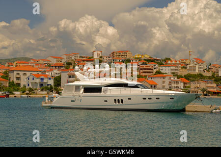 Superyacht in Rogoznica in der Nähe von Split an der kroatischen Adria Küste Stockfoto