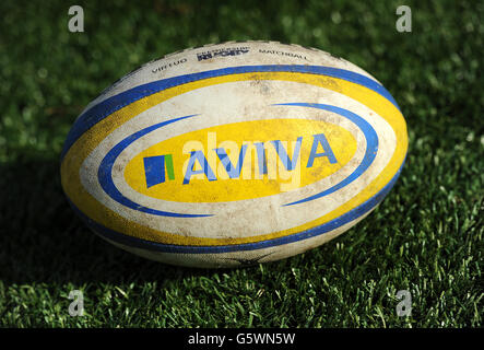 Rugby Union - Aviva Premiership - London Welsh / Sale Sharks - Kassam Stadium. Gesamtansicht eines Gilbert-Spielballs mit Aviva-Logo auf dem Spielfeld Stockfoto