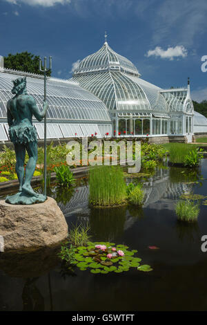 NEPTUNE STATUE AQUATIC GARDEN PHIPPS VIKTORIANISCHEN WINTERGARTEN (© HERRN & BURNHAM 1893) BOTANISCHER GARTEN PITTSBURGH PENNSYLVANIA USA Stockfoto