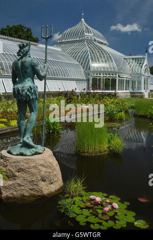 NEPTUNE STATUE AQUATIC GARDEN PHIPPS VIKTORIANISCHEN WINTERGARTEN (© HERRN & BURNHAM 1893) BOTANISCHER GARTEN PITTSBURGH PENNSYLVANIA USA Stockfoto