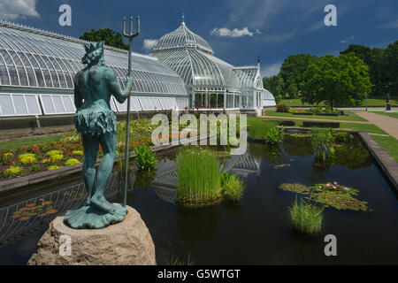 NEPTUNE STATUE AQUATIC GARDEN PHIPPS VIKTORIANISCHEN WINTERGARTEN (© HERRN & BURNHAM 1893) BOTANISCHER GARTEN PITTSBURGH PENNSYLVANIA USA Stockfoto