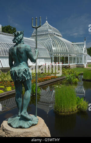 NEPTUNE STATUE AQUATIC GARDEN PHIPPS VIKTORIANISCHEN WINTERGARTEN (© HERRN & BURNHAM 1893) BOTANISCHER GARTEN PITTSBURGH PENNSYLVANIA USA Stockfoto