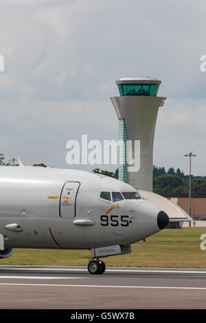 Ungebundene States Navy Boeing P-8A Poseidon Seefernaufklärer auf der Farnborough International Airshow Stockfoto