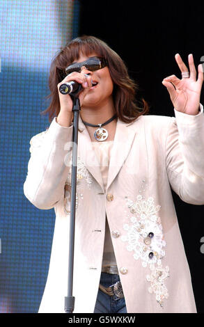 Gabrielle tritt während des Safeway Picnic 2002 auf, einem jährlichen Sommerkonzert zugunsten des Prince's Trust, im Hyde Park in London. Stockfoto