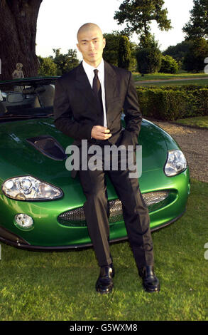 Rick Yune (der Bösewicht in To die Another Day With The Jag, den er im Film fährt), beim James Bond Celebrity Golf Classic und Gala Dinner 007, das 40 Jahre seit Dr. No feiert, und um Geld für die Ian Fleming Foundation und den Variety Club of Great Britain zu sammeln, * ... im Stoke Poges Golf Club, Stoke Poges, Buckinghamshire. Stockfoto