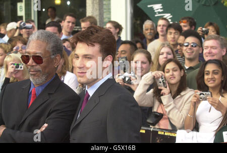 Morgan Freeman und Ben Affleck kommen zur Premiere von The Sum of All Fears in Los Angeles. Stockfoto