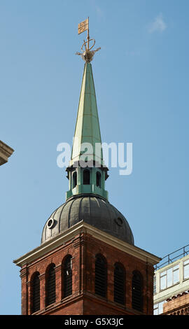 St Peter Cornhill, Kirche in der City of London, die gewölbte Turm und Obelisk spire Stockfoto