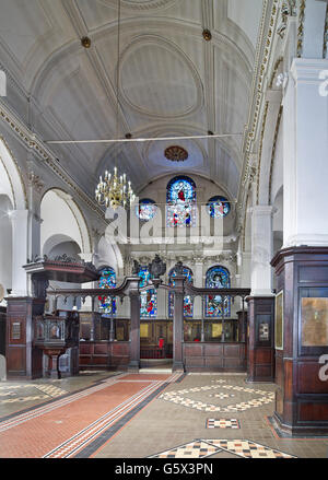 St Peter Cornhill, Kirche in der City of London; Kirchenschiff und Bildschirm Stockfoto