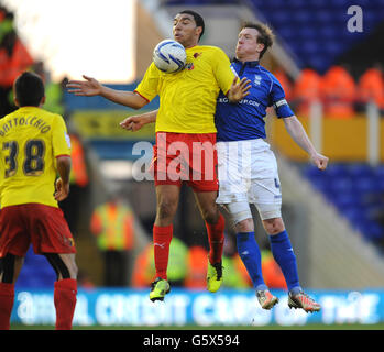 Fußball - npower Football League Championship - Birmingham City / Watford - St. Andrew's. Steven Caldwell (rechts) von Birmingham City und Troy Deeney (links) von Watford kämpfen um den Ball. Stockfoto