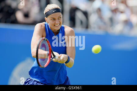 Petra Kvitova Tschechien spielt einen Schuss gegen Timea Babos Ungarns an der Aegon International-Tennis-Turnier in Devonshire Park in Eastbourne. 21. Juni 2016. Simon Dack / Tele Bilder Stockfoto