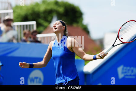 Nur - zur redaktionellen Verwendung reagiert Petra Kvitova der Tschechischen Republik nach der Niederlage eines Punkt gegen Timea Babos Ungarns an der Aegon International-Tennis-Turnier in Devonshire Park in Eastbourne. 21. Juni 2016. Simon Dack / Tele Bilder Stockfoto