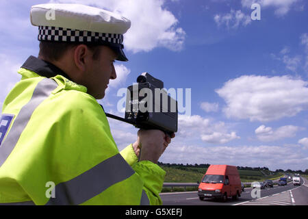 Vierzig Autofahrer erwischt Beschleunigung Stockfoto