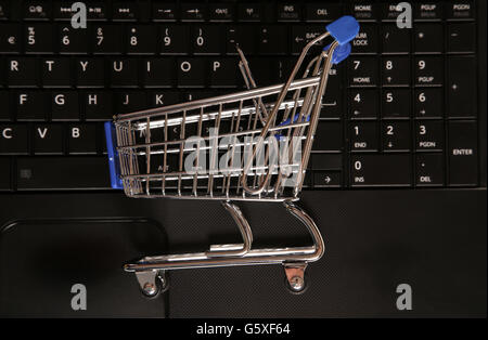 Kauf online-shopping Trolley-Hintergrund Stockfoto