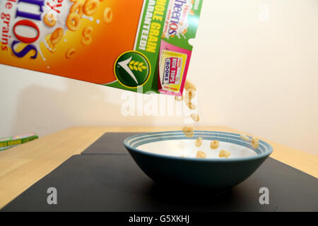 Nestle Stock. Ein allgemeines Bild von Nestle Honey Cheerios Stockfoto