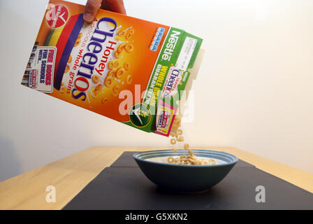 Nestle Stock. Ein allgemeines Bild von Nestle Honey Cheerios Stockfoto