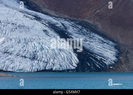 Samarinbreen Gletscher mündet in Samarinvågen, Bucht des Fjords Hornsund in Sørkapp Land auf Spitzbergen, Svalbard Stockfoto