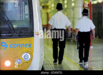 Spezielle Polizisten auf Connex-Bahn-Linien Stockfoto