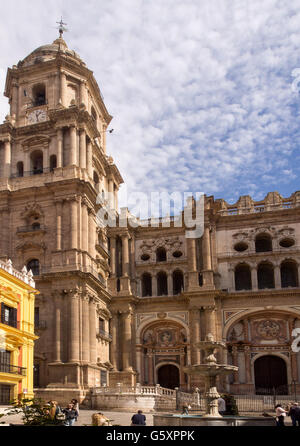 MALAGA, SPANIEN - 09. MÄRZ 2016: Blick auf die barocke Kathedrale Stockfoto