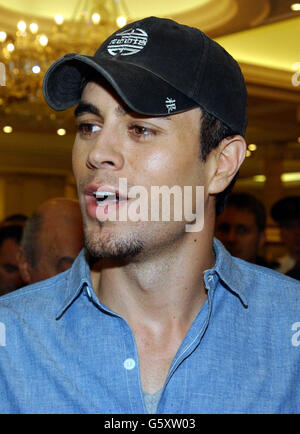 Harrods Verkauf Öffnung - Enrique Iglesias Stockfoto