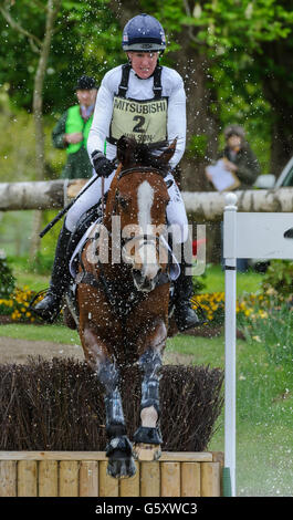 Nicola Wilson und einer zwei n - Langlauf phase – Mitsubishi Motors Badminton Horse Trials, Badminton House, Samstag, 9. Mai 2015. Stockfoto