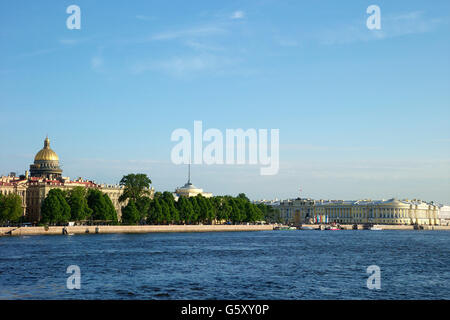 Newa mit St. Isaaks Kathedrale und die Admiralität, Sankt Petersburg, Russland Stockfoto