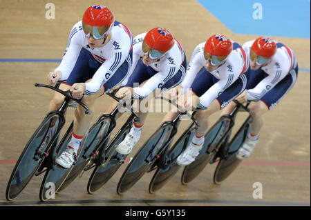 Großbritannien (von links nach rechts) Steve Burke, Ed Clancy, Andy Tennant und Sam Harrison reiten zum Silber in der Mannschaftsverfolgung am ersten Tag der UCI-Bahn-Radweltmeisterschaft in der Minsk Arena, Minsk. Stockfoto