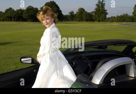 007 James Bond Gala-Dinner - Schauspielerin Samanatha Bond Stockfoto