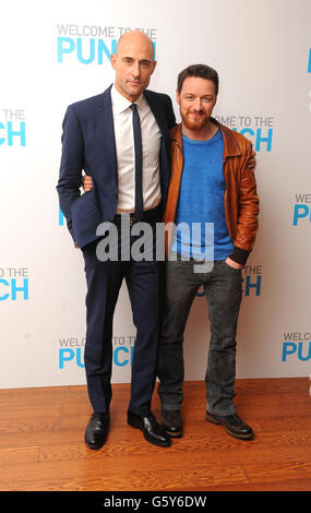 Mark Strong und James McAvoy bei der Galavorführung von Welcome to the Punch im Vue West End, London. Stockfoto