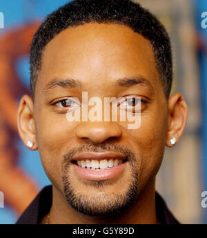 Schauspieler will Smith während einer Fotoaufnahme in den BAFTA-Büros im Londoner Piccadilly, um für seinen neuen Film „Men in Black 2“ zu werben. Stockfoto