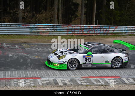 Rennwagen auf der Nordschleife - Nürburgring Stockfoto
