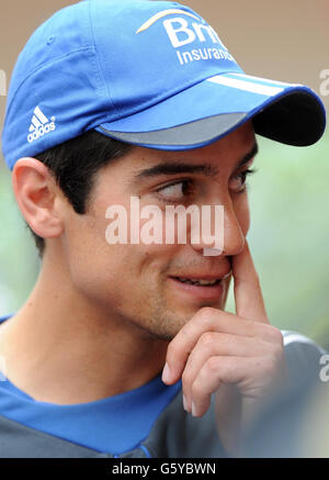 England Kapitän Alastair Cook spricht während einer Pressekonferenz vor einer Nets-Praxis-Sitzung an der Universität Oval, Dunedin, Neuseeland. Stockfoto