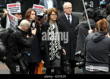 Vicky Pryce, die Ex-Frau des ehemaligen Parlamentsabgeordneten Chris Huhne, verlässt das Southwark Crown Court, London, nachdem sie für schuldig befunden wurde, den Kurs der Justiz zu vereidigen. Stockfoto