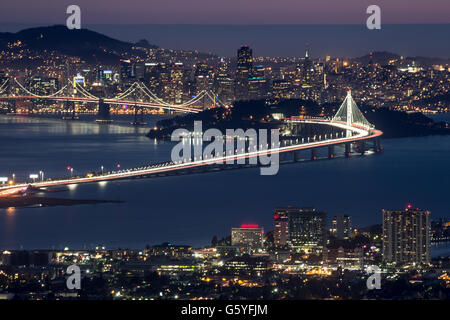 Nacht über San Francisco, von Berkeley Hills aus gesehen Stockfoto