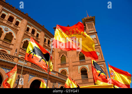 Spanische Flaggen in Las Ventas Stierkampfarena in Madrid Stockfoto