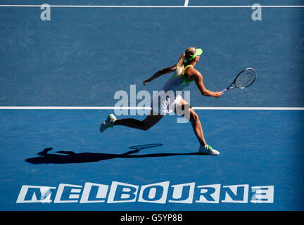 Maria Sharapova, RUS und ihr Schatten mit dem Melbourne-Logo, Australian Open 2012 ITF Grand-Slam-Tennis-Turnier Stockfoto