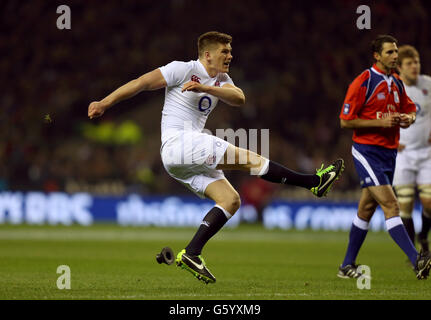 Rugby Union - RBS 6 Nations Championship 2013 - England gegen Frankreich - Twickenham. Der englische Owen Farrell tritt ins Tor Stockfoto