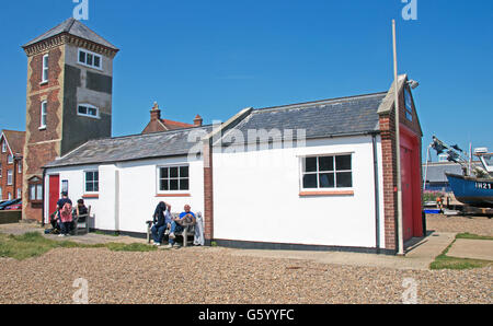 Aldeburgh, alten Leben-Boot-Station und Suche Turm BeachEast AngliaSuffolkEngland Stockfoto