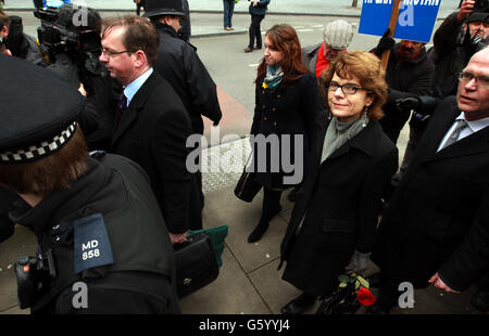 Vicky Pryce kommt am Southwark Crown Court in London an, wo sie wegen Verdrehung der Justiz verurteilt wird. Stockfoto