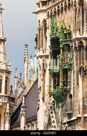 München, neues Rathaus mit Glockenspiel Stockfoto